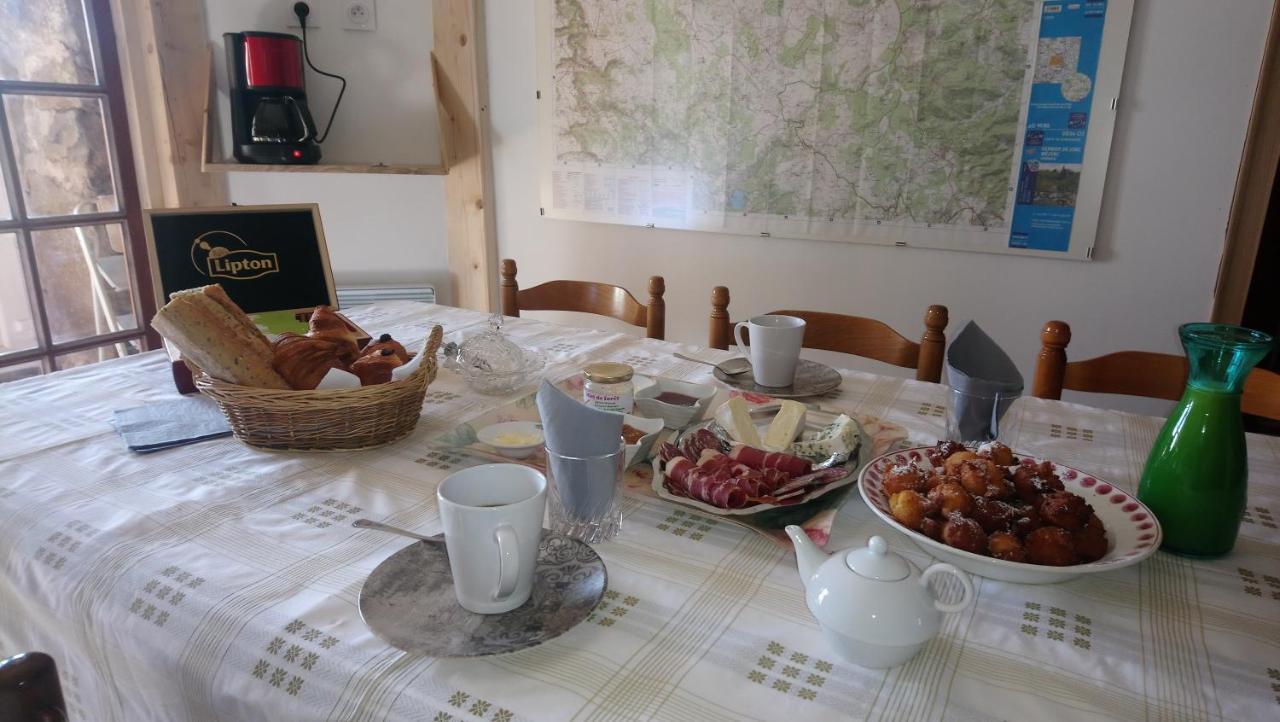 La Ferme Du Crie Bed and Breakfast Chaudeyrolles Buitenkant foto